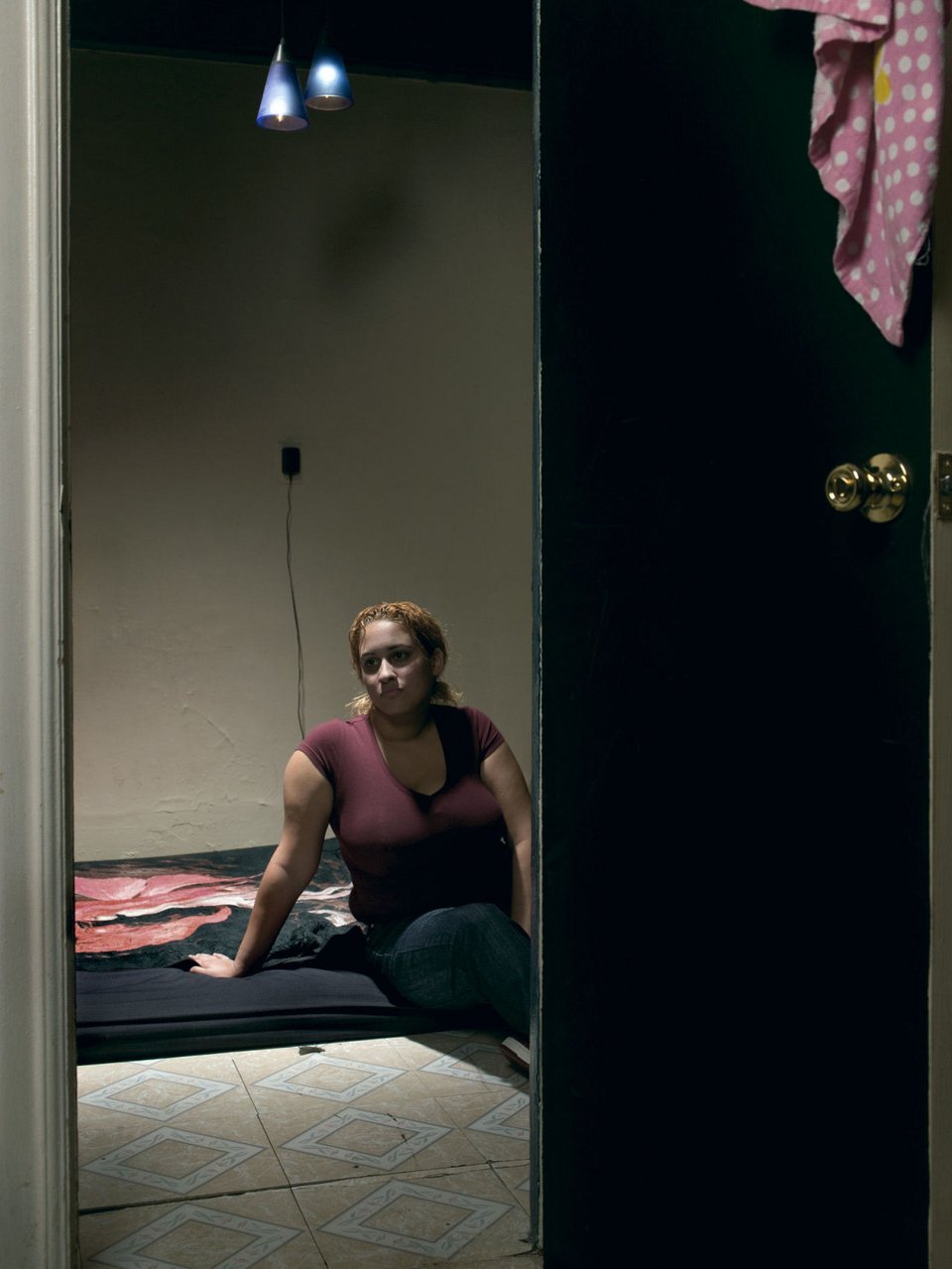 Οι πραγματικές ζωές των ανθρώπων πίσω από τις υπηρεσίες τηλεφωνικού σεξ -Ιστορίες που συγκλονίζουν [εικόνες] | iefimerida.gr 8