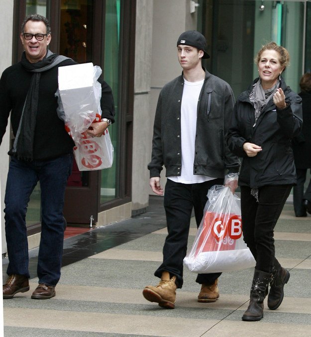 Αγνοείται ο γιος του Τομ Χανκς; - Το διαψεύδει ο ηθοποιός [εικόνες] | iefimerida.gr 0