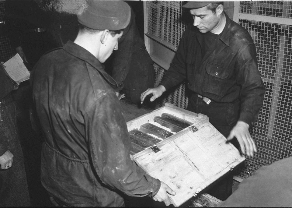 Βρέθηκε το τρένο με χρυσό των Ναζί στην Πολωνία - Ράβδοι, πίνακες, κοσμήματα... [εικόνες] | iefimerida.gr 2