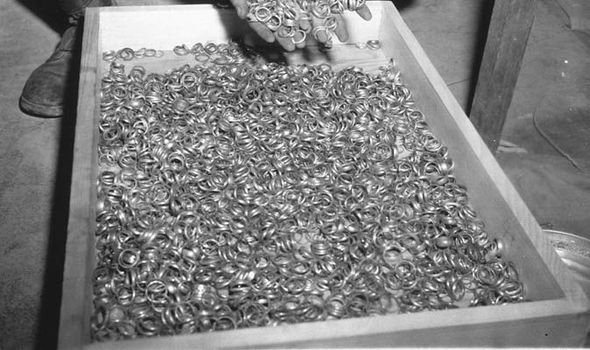 Βρέθηκε το τρένο με χρυσό των Ναζί στην Πολωνία - Ράβδοι, πίνακες, κοσμήματα... [εικόνες] | iefimerida.gr 4