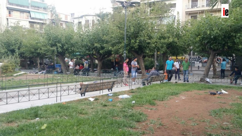 Απέραντη κατασκήνωση μεταναστών η πλατεία Βικτωρίας [εικόνες] | iefimerida.gr 0