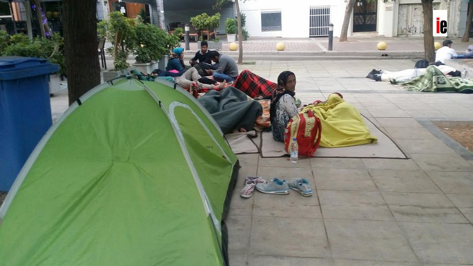 Απέραντη κατασκήνωση μεταναστών η πλατεία Βικτωρίας [εικόνες] | iefimerida.gr 1