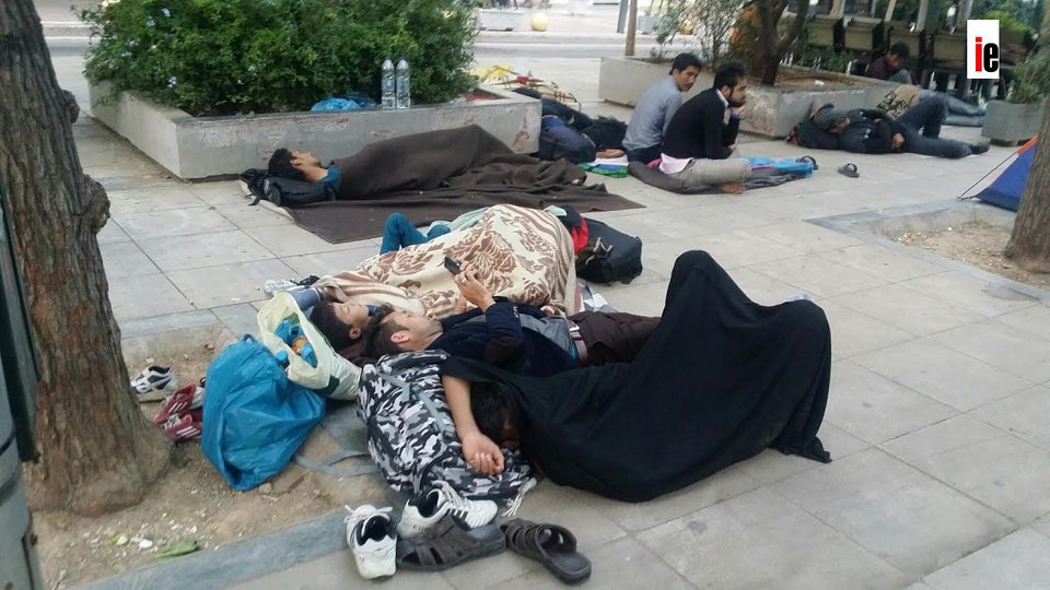 Απέραντη κατασκήνωση μεταναστών η πλατεία Βικτωρίας [εικόνες] | iefimerida.gr 3