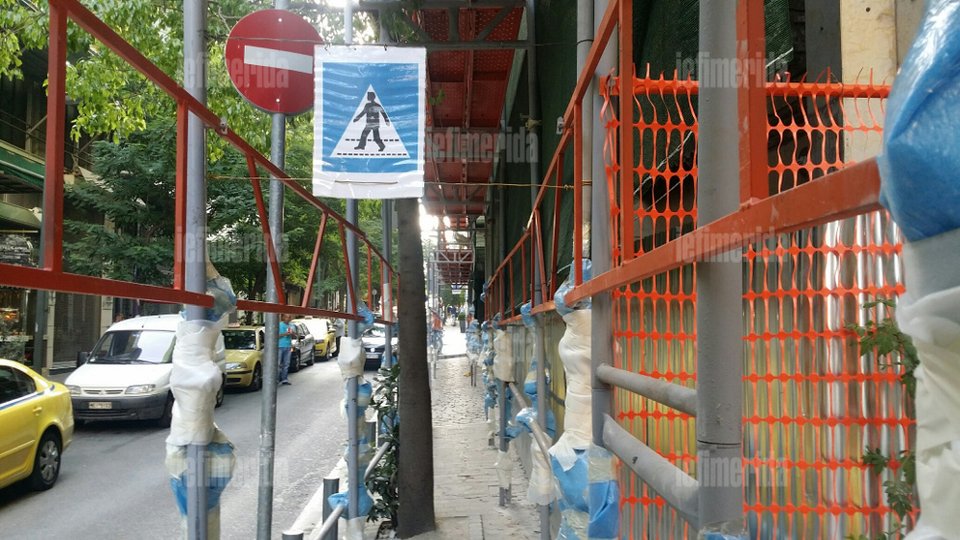 Σκαλωσιές και μπετονιέρες στη Μητροπόλεως - Το παλιό κτίριο του υπουργείου Παιδείας γίνεται ξενοδοχείο [εικόνες] | iefimerida.gr 6