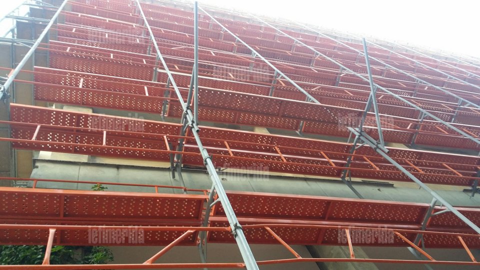 Σκαλωσιές και μπετονιέρες στη Μητροπόλεως - Το παλιό κτίριο του υπουργείου Παιδείας γίνεται ξενοδοχείο [εικόνες] | iefimerida.gr 7