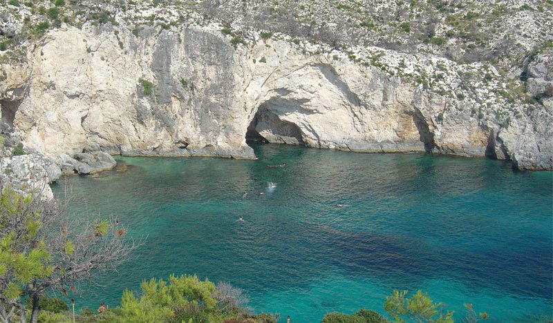 Ιδιαίτερες, αμμώδεις, βοτσαλωτές, απόκρημνες, ερημικές: Οι πιο παρθένες παραλίες στην Ελλάδα [εικόνες] | iefimerida.gr 8