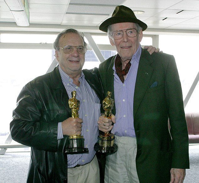 Οταν ο Πίτερ Ο' Τουλ πλήρωσε καλόγρια για σεξ: Ο αλκοολισμός και η άστατη ζωή του Λόρενς της Αραβίας [εικόνες] | iefimerida.gr 7