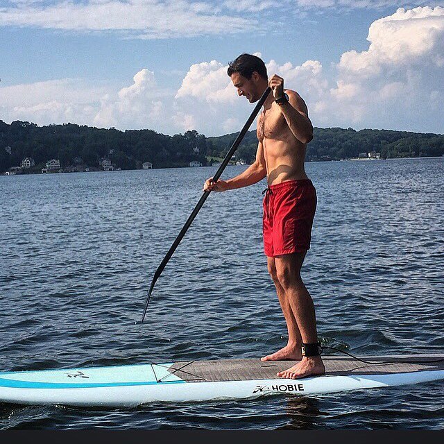 Αυτός είναι ο γαλανομάτης σέξι γιατρός που «τρελαίνει» το Instagram [εικόνες] | iefimerida.gr 0