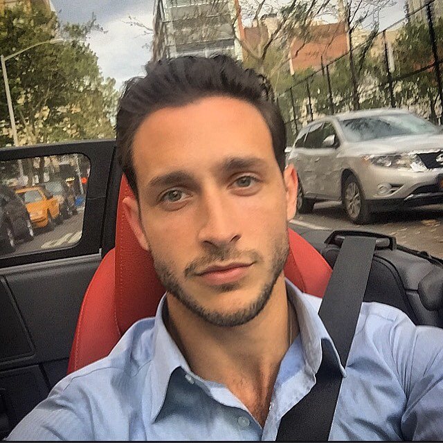 Αυτός είναι ο γαλανομάτης σέξι γιατρός που «τρελαίνει» το Instagram [εικόνες] | iefimerida.gr 11