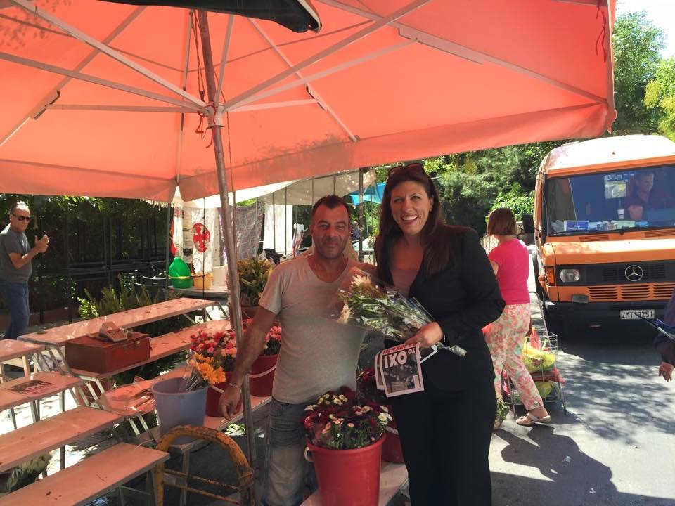 Η Ζωή Κωνσταντοπούλου στη λαϊκή στο Κολωνάκι – Οι selfies και τα λουλούδια [εικόνες] | iefimerida.gr 8