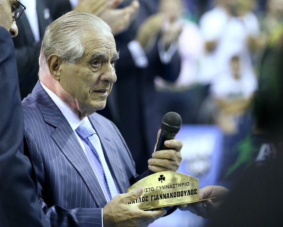 «Λύγισαν» τα αδέρφια Γιαννακόπουλοι – Τα δάκρυα του Παύλου και του Θανάση στο ΟΑΚΑ [εικόνες & βίντεο] | iefimerida.gr 1