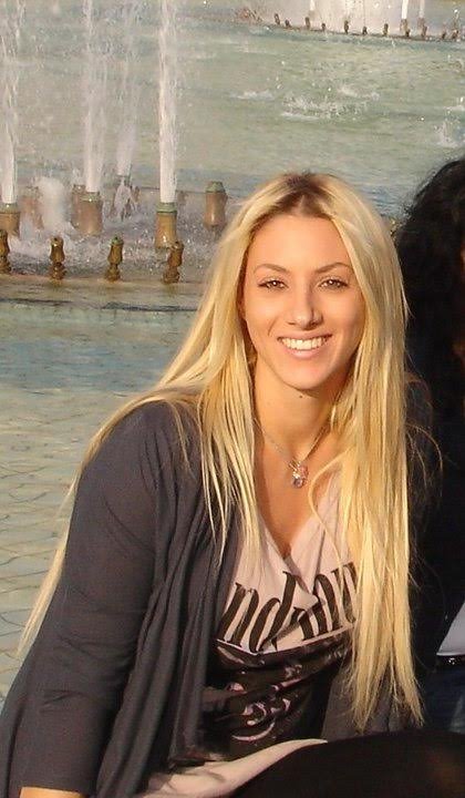 Το σέξι... όπλο του Βασίλη Λεβέντη -Η ξανθιά υποψήφια από τις Κυκλάδες [εικόνες] | iefimerida.gr 0