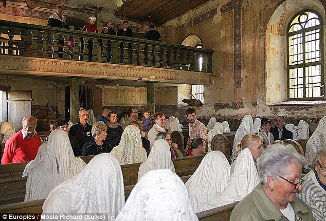 Η πιο τρομακτική εκκλησία του κόσμου: «Φαντάσματα» κάθονται στα στασίδια [εικόνες & βίντεο] | iefimerida.gr 3