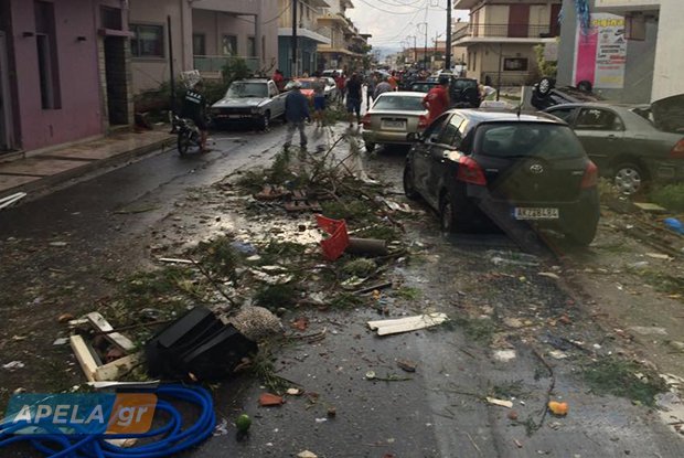 Ανεμοστρόβιλος σάρωσε Λακωνία και Μεσσηνία: Ντελαπάρισε αυτοκίνητα, γύρισε τούμπα ακόμη και νταλίκα [εικόνες & βίντεο] | iefimerida.gr 2