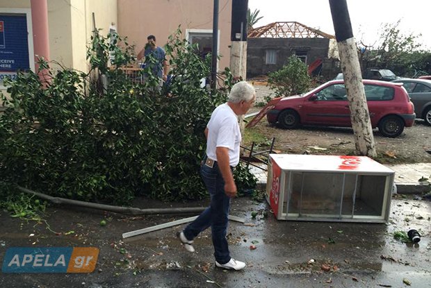 Ανεμοστρόβιλος σάρωσε Λακωνία και Μεσσηνία: Ντελαπάρισε αυτοκίνητα, γύρισε τούμπα ακόμη και νταλίκα [εικόνες & βίντεο] | iefimerida.gr 3