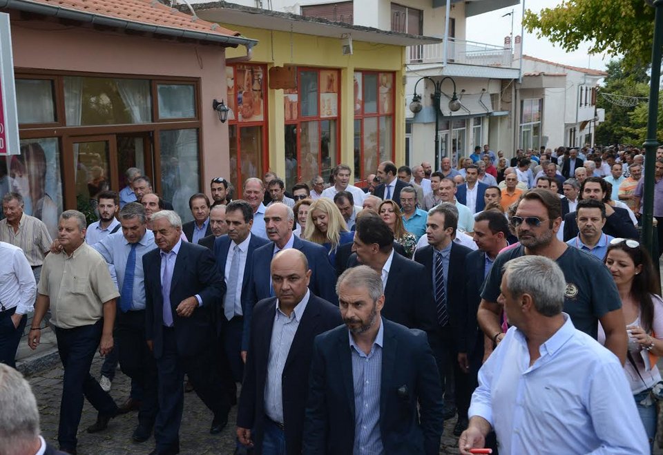 Ο Μεϊμαράκης στο σπίτι του Κωνσταντίνου Καραμανλή στην Πρώτη Σερρών [εικόνες]  | iefimerida.gr 2