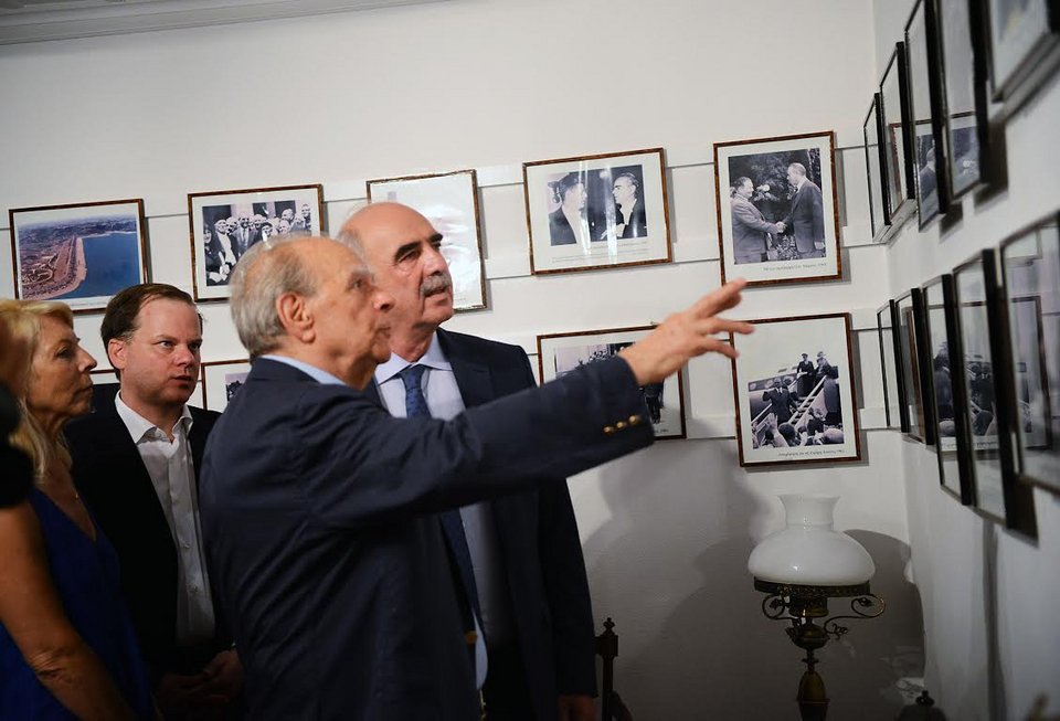 Ο Μεϊμαράκης στο σπίτι του Κωνσταντίνου Καραμανλή στην Πρώτη Σερρών [εικόνες]  | iefimerida.gr 5