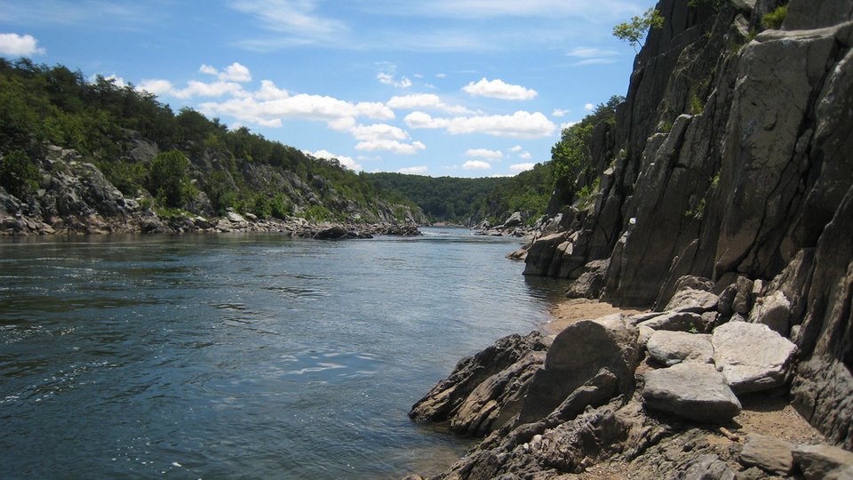 Νερά που σκοτώνουν: Οξινες λίμνες και τοξικά ποτάμια που δεν κάνουν για κολύμπι [εικόνες] | iefimerida.gr 5