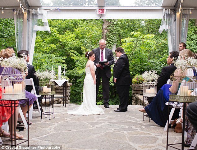 «Κοριτσάκι μου, είσαι πανέμορφη»: Το συγκινητικό γράμμα πατέρα στην κόρη του με σύνδρομο Down που παντρεύτηκε [εικόνες] | iefimerida.gr 2