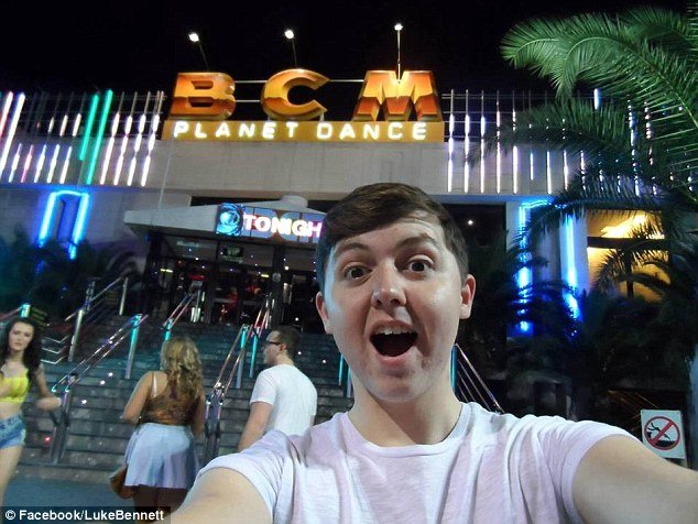 Φοιτητής νομικής φωτογραφίζεται με κολοστομία και συγκλονίζει [εικόνες] | iefimerida.gr 2