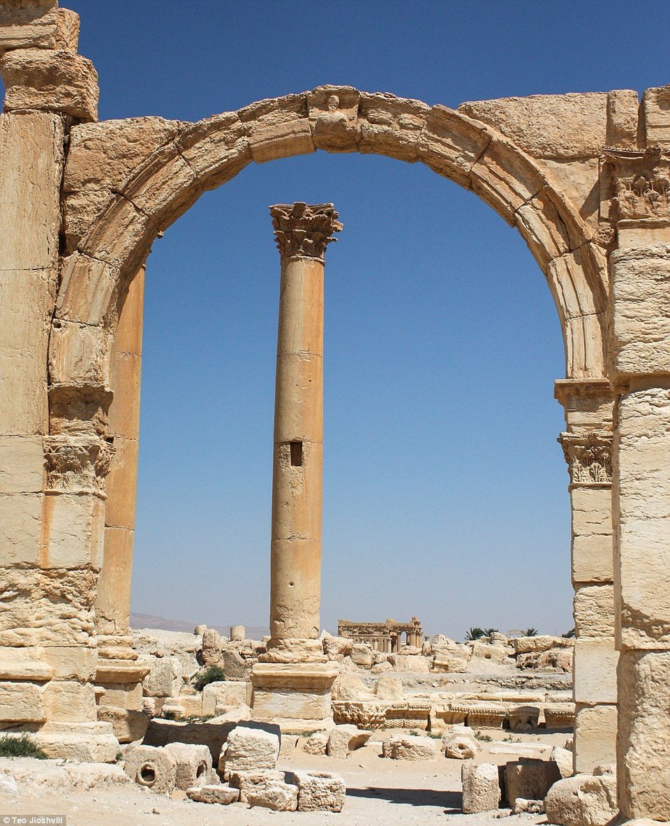 Τουρίστρια αψήφησε την απειλή του ISIS και φωτογράφισε την Παλμύρα πριν την γκρεμίσουν [εικόνες] | iefimerida.gr 10