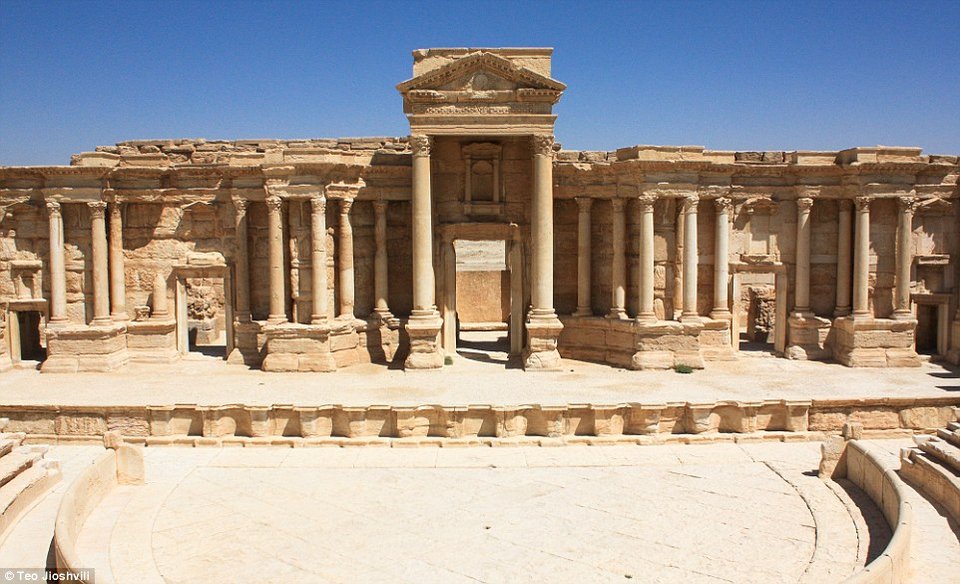 Τουρίστρια αψήφησε την απειλή του ISIS και φωτογράφισε την Παλμύρα πριν την γκρεμίσουν [εικόνες] | iefimerida.gr 16