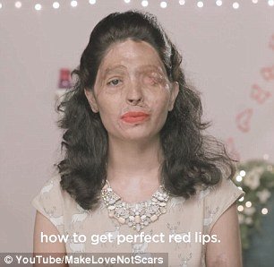 Θύμα επίθεσης με οξύ παραδίδει μαθήματα μακιγιάζ και αυτοπεποίθησης [βίντεο] | iefimerida.gr 0