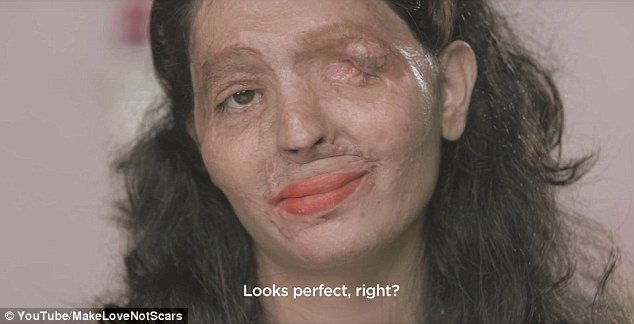 Θύμα επίθεσης με οξύ παραδίδει μαθήματα μακιγιάζ και αυτοπεποίθησης [βίντεο] | iefimerida.gr 3