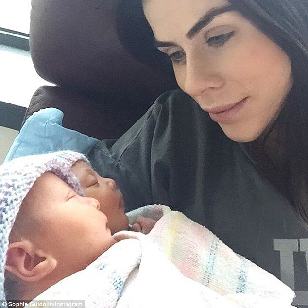 Γυμνάστρια δείχνει το σώμα της μετά την εγκυμοσύνη  [εικόνες] | iefimerida.gr 4