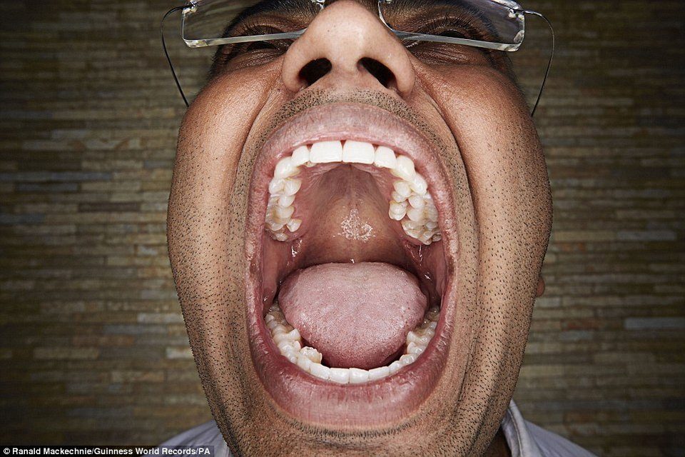 Ιπτάμενες γιαγιάδες, τεράστια πόδια, γιγάντια λαχανικά: Τα ρεκόρ Γκίνες του 2016 [εικόνες] | iefimerida.gr 16