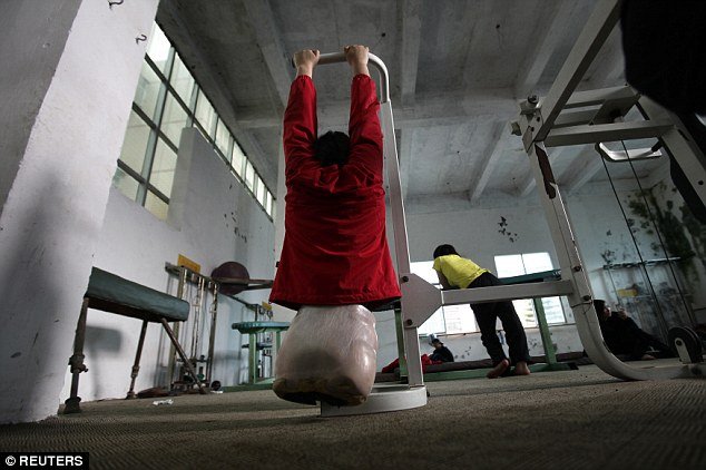 Πώς ζει σήμερα το κορίτσι με τη μπάλα; Εγινε πρωταθλήτρια κολύμβησης [εικόνες] | iefimerida.gr 8