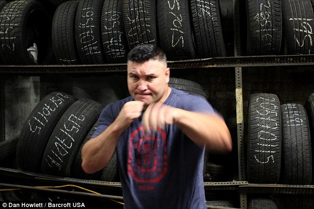 Το αληθινό Fight Club: Πρώην μαφιόζος έστησε λέσχη για αγώνες μποξ με γυμνά χέρια [εικόνες] | iefimerida.gr 5