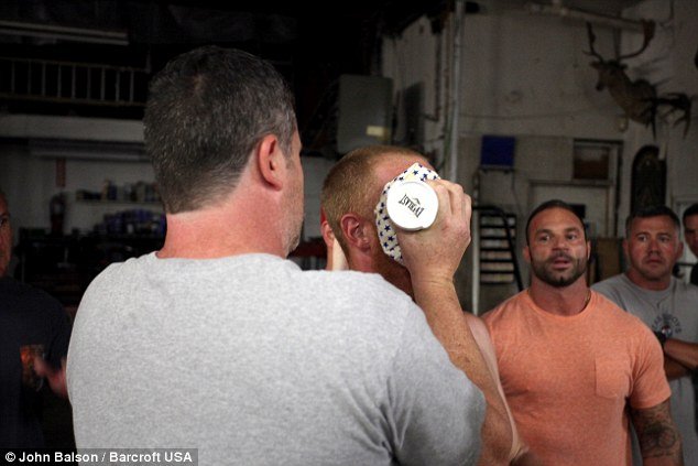 Το αληθινό Fight Club: Πρώην μαφιόζος έστησε λέσχη για αγώνες μποξ με γυμνά χέρια [εικόνες] | iefimerida.gr 4