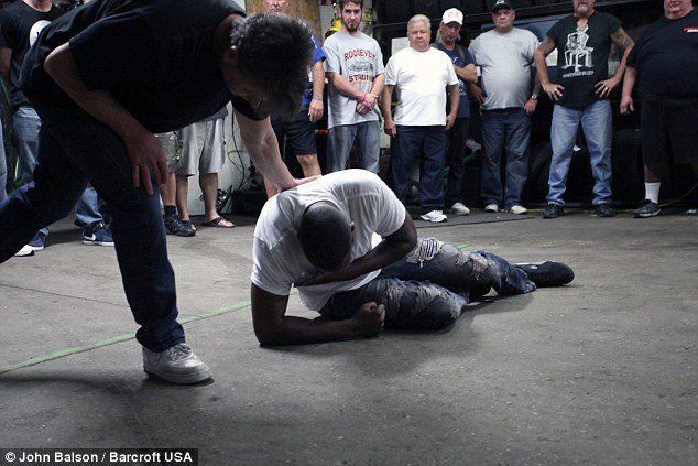 Το αληθινό Fight Club: Πρώην μαφιόζος έστησε λέσχη για αγώνες μποξ με γυμνά χέρια [εικόνες] | iefimerida.gr 7