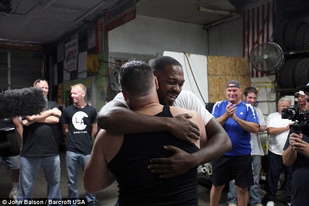 Το αληθινό Fight Club: Πρώην μαφιόζος έστησε λέσχη για αγώνες μποξ με γυμνά χέρια [εικόνες] | iefimerida.gr 3