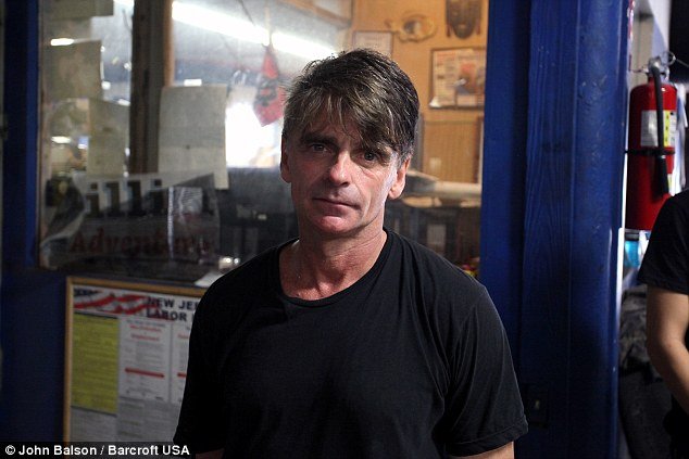 Το αληθινό Fight Club: Πρώην μαφιόζος έστησε λέσχη για αγώνες μποξ με γυμνά χέρια [εικόνες] | iefimerida.gr 2