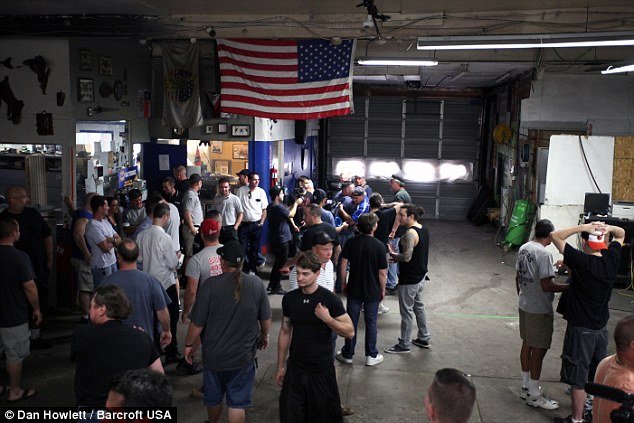 Το αληθινό Fight Club: Πρώην μαφιόζος έστησε λέσχη για αγώνες μποξ με γυμνά χέρια [εικόνες] | iefimerida.gr 9