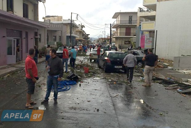 Ανεμοστρόβιλος σάρωσε Λακωνία και Μεσσηνία: Ντελαπάρισε αυτοκίνητα, γύρισε τούμπα ακόμη και νταλίκα [εικόνες & βίντεο] | iefimerida.gr 5