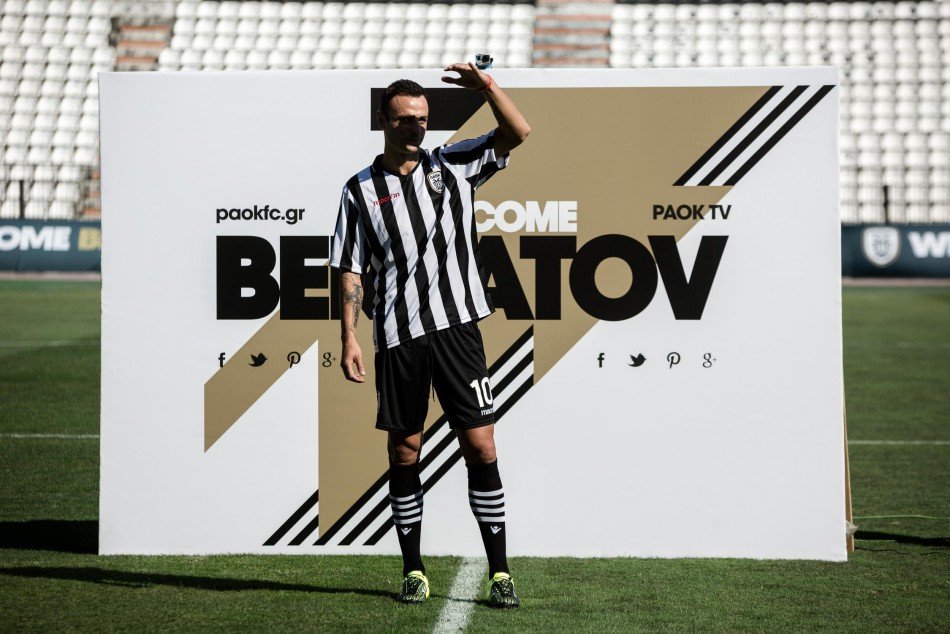 Ο παπά Χρήστος έκλεψε την παράσταση στην παρουσίαση του Μπερμπάτοφ [εικόνες] | iefimerida.gr 2