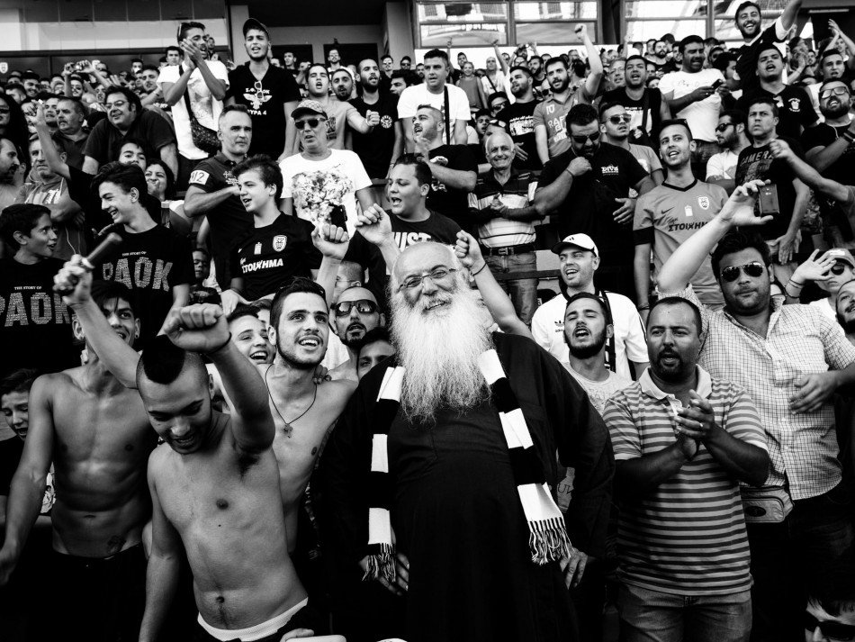 Ο παπά Χρήστος έκλεψε την παράσταση στην παρουσίαση του Μπερμπάτοφ [εικόνες] | iefimerida.gr 3