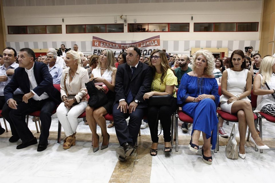 Το ακροατήριο του Βασίλη Λεβέντη: Ενα αλλιώτικο φωτορεπορτάζ [εικόνες] | iefimerida.gr 9