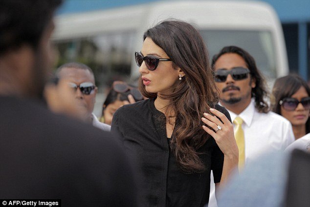 Η Αμάλ μετά τα Μάρμαρα του Παρθενώνα αναλαμβάνει μια ακόμα μεγάλη υπόθεση [εικόνες] | iefimerida.gr 3