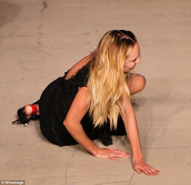 Οταν ένας Αγγελος σωριάζεται στην πασαρέλα -Η πτώση μια θεάς [βίντεο] | iefimerida.gr 4