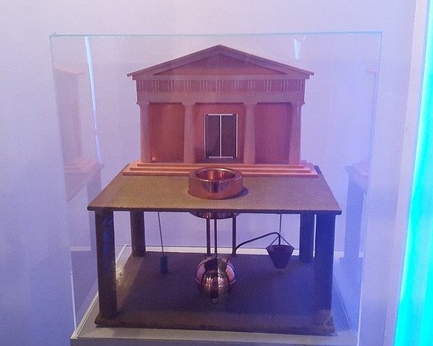 Οι εφευρέσεις των αρχαίων Ελλήνων: Το «ρομπότ-υπηρέτρια», ο αστρολάβος, ο υπολογιστής των Αντικυθήρων [εικόνες]  | iefimerida.gr 11