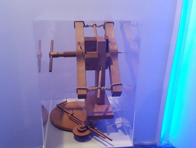 Οι εφευρέσεις των αρχαίων Ελλήνων: Το «ρομπότ-υπηρέτρια», ο αστρολάβος, ο υπολογιστής των Αντικυθήρων [εικόνες]  | iefimerida.gr 2