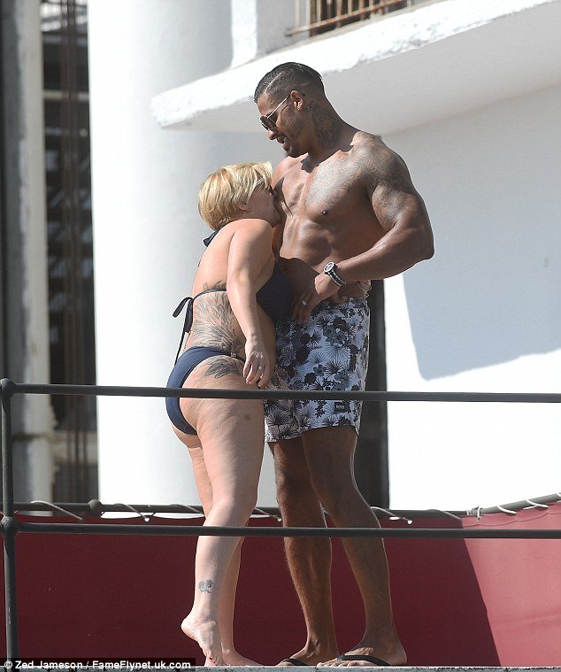 Αγνώριστη διάσημη τραγουδίστρια - Αφέθηκε και πήρε αρκετά κιλά [εικόνες] | iefimerida.gr 3