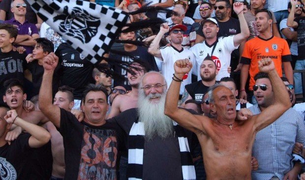 Ο παπά Χρήστος έκλεψε την παράσταση στην παρουσίαση του Μπερμπάτοφ [εικόνες] | iefimerida.gr 0