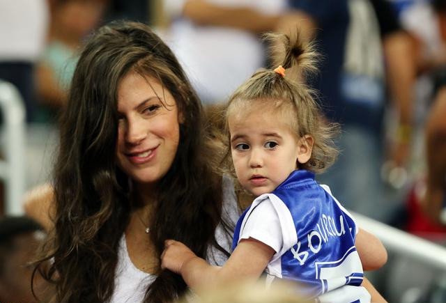 Πανέμορφες Ελληνίδες μαμάδες στο Eurobasket 2015 - Οι εντυπωσιακές γυναίκες των παικτών στις εξέδρες [εικόνες] | iefimerida.gr 4