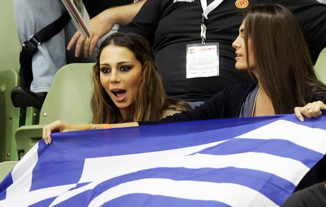Πανέμορφες Ελληνίδες μαμάδες στο Eurobasket 2015 - Οι εντυπωσιακές γυναίκες των παικτών στις εξέδρες [εικόνες] | iefimerida.gr 7