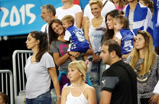 Πανέμορφες Ελληνίδες μαμάδες στο Eurobasket 2015 - Οι εντυπωσιακές γυναίκες των παικτών στις εξέδρες [εικόνες] | iefimerida.gr 0